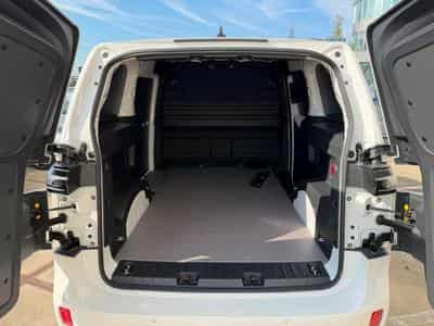 VW ID.Buzz CARGO (2026) - Photo 10
