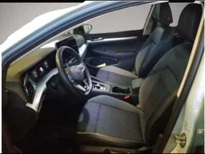 VW Golf (2025) - Photo 1