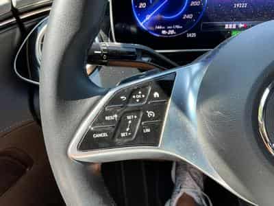 Mercedes EQE 300 Standard (2023) - Photo 13