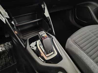 Peugeot 2008 1.2 PureTech Active Pack EAT8/NAVI/JA/PDC (2022) - Photo 11