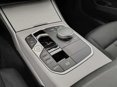 BMW 318 318iA Touring  Navi Cockpit / Led / PDC av+ar (2024) - Photo 12