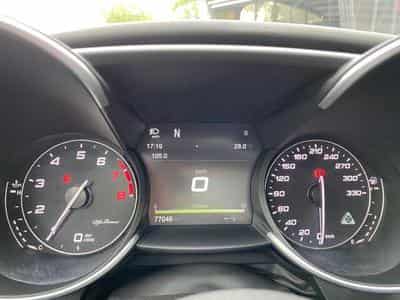 Alfa-Romeo Giulia Giulia 2.9 V6 Bi-Turbo Quadrifoglio (2017) - Photo 15