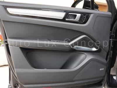 Porsche Cayenne Turbo (2018) - Photo 9
