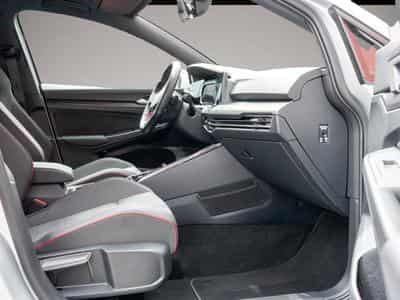 VW Golf (2024) - Photo 2