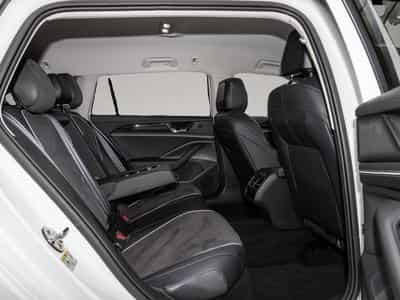 VW Passat (2025) - Photo 4