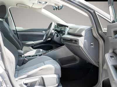 VW Golf (2024) - Photo 2