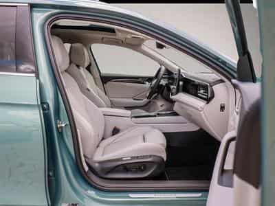 VW Passat (2025) - Photo 2