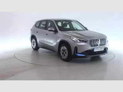 Bmw iX1 xDrive30 (2023) - Photo 2