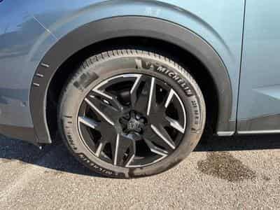 Peugeot 3008 1.2 HYBRID 145 ALLURE E-DCS6 (2025) - Photo 9