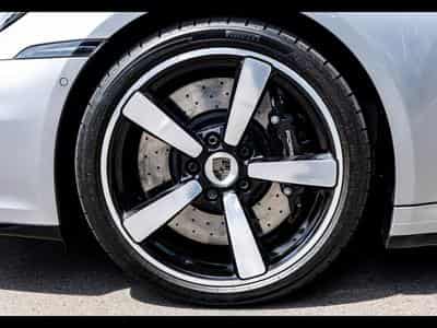 Porsche 911 .2 911 TARGA 4 GTS PDK - GT-SILVER (2025) - Photo 9