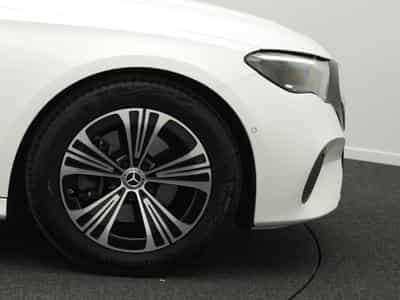 Mercedes E 200 Avantgarde LED+Kamera+Totw+MBUX (2025) - Photo 6