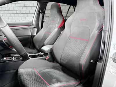 VW Golf GTI Clubsport 2.0 TSI 300 CV DSG7 *DCC* AKRA* MATRIX *PANO* (2023) - Photo 8