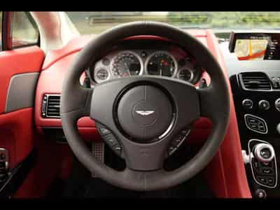 Aston-Martin V8 Vantage COUPE SPORTSHIFT II - STRATUS WHITE METALLIC (2017) - Photo 10