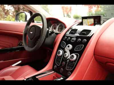Aston-Martin V8 Vantage COUPE SPORTSHIFT II - STRATUS WHITE METALLIC (2017) - Photo 12