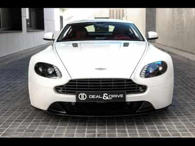Aston-Martin V8 Vantage COUPE SPORTSHIFT II - STRATUS WHITE METALLIC (2017) - Photo 5