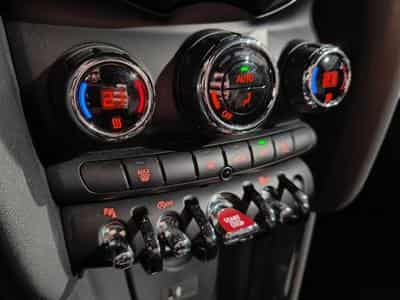 Mini Cooper 1.5i CLIMATISATION BLUETOOTH RADAR AV/ARR (2020) - Photo 14