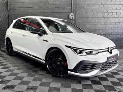 VW Golf GTI Clubsport 2.0 TSI 300 CV DSG7 *ACC* *SIEGES CHAUFF* BLAC (2024) - Photo 2