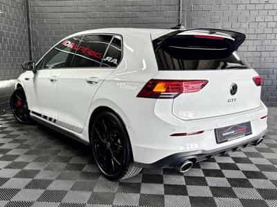 VW Golf GTI Clubsport 2.0 TSI 300 CV DSG7 *ACC* *SIEGES CHAUFF* BLAC (2024) - Photo 3