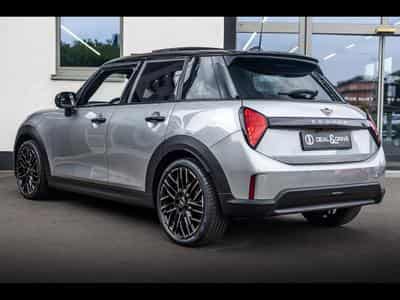Mini Cooper S 5 PORTES AUTO FAVOURED TRIM - PACK XL - MELTING SILVER III (2025) - Photo 3