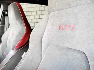 VW Golf GTI Clubsport 2.0 TSI 300CV DSG7 *PANO* MATRIX * HARMAN * CA (2024) - Photo 8