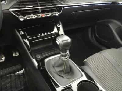 Peugeot 2008 1.2 PureTech GT Line PANO/CAM/CARPLAY (2021) - Photo 13