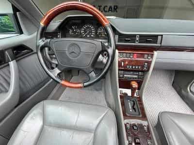 Mercedes E 320 AMG Line -  W124 (1995) - Photo 6