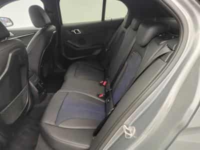 BMW 118 118iA Pack M NAVI / FULL LED / CUIR PARTIEL / CAMERA / JA18 (2023) - Photo 14
