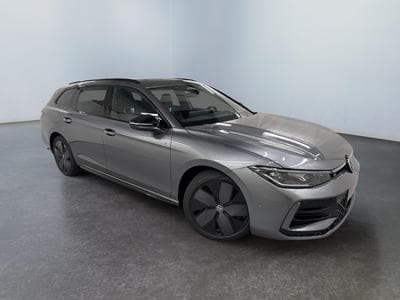 VW Passat Variant R-Line (2025) - Photo 1