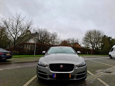 Jaguar XE Pure (2017) - Photo 1