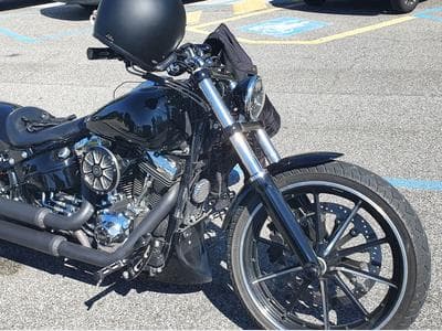 Harley-Davidson Softail Breakout Customized (2015) - Photo 1
