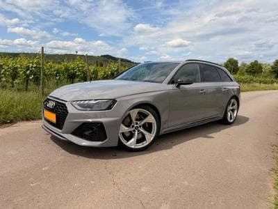 Audi RS4 (2022) - Photo 1