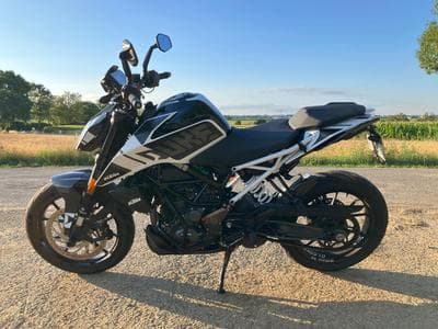 KTM Duke 390 White Edition (2022) - Photo 1