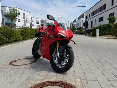 Ducati Panigale V4S (2023) - Photo 1