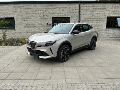 Alfa-Romeo Junior 54 kWh *1 phase charging (2025) - Photo 1