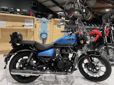 Royal Enfield Meteor Super Nova (2022) - Photo 1