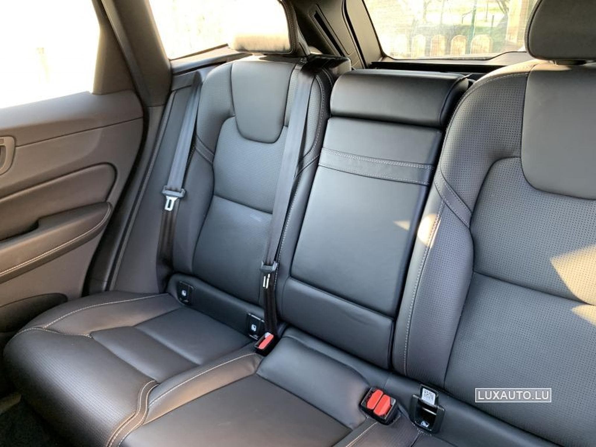 Volvo XC60 2.0 T8 Twin Engine R-Design eAWD Geartronic (2018) - Photo 12