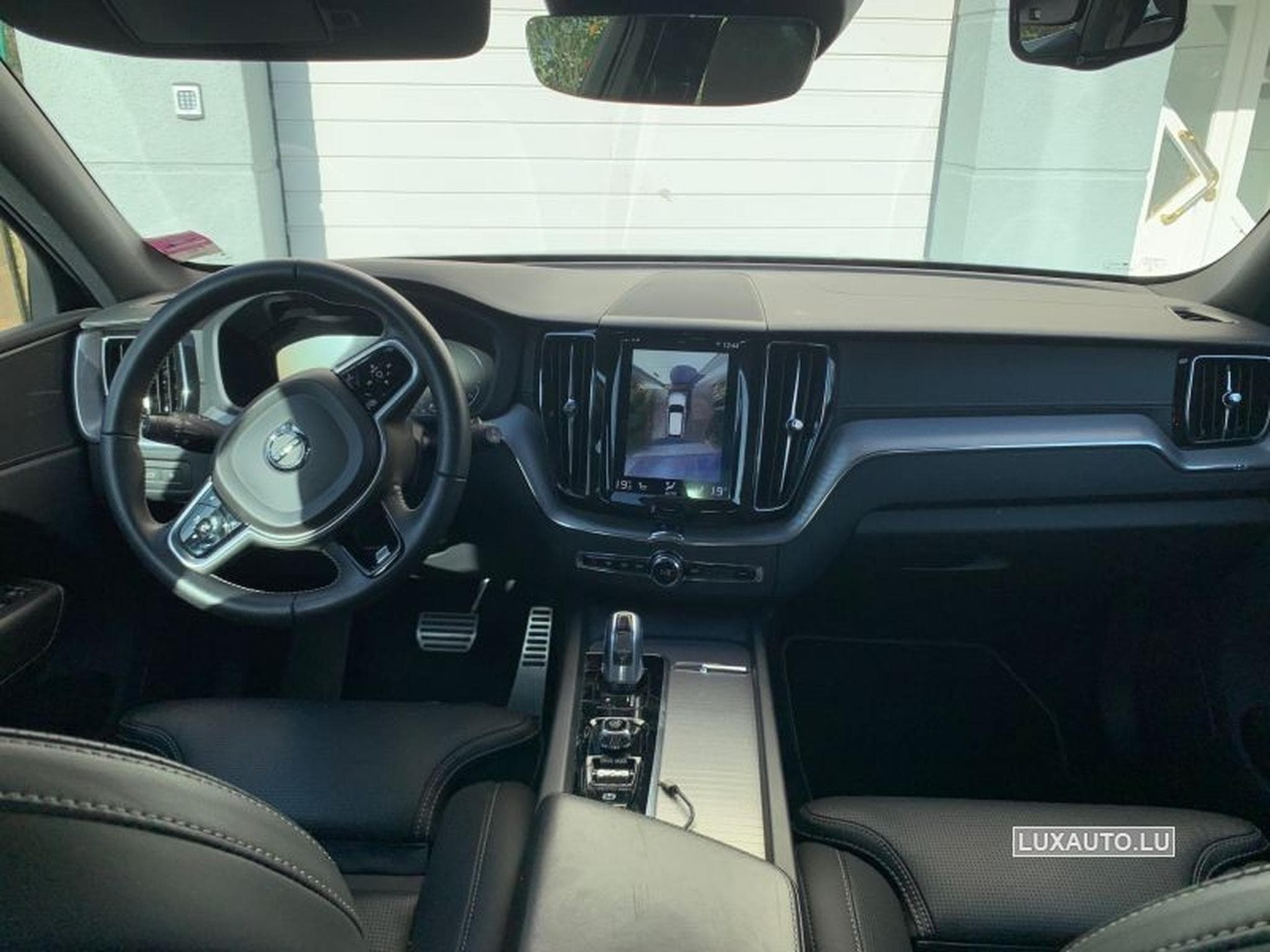 Volvo XC60 2.0 T8 Twin Engine R-Design eAWD Geartronic (2018) - Photo 5