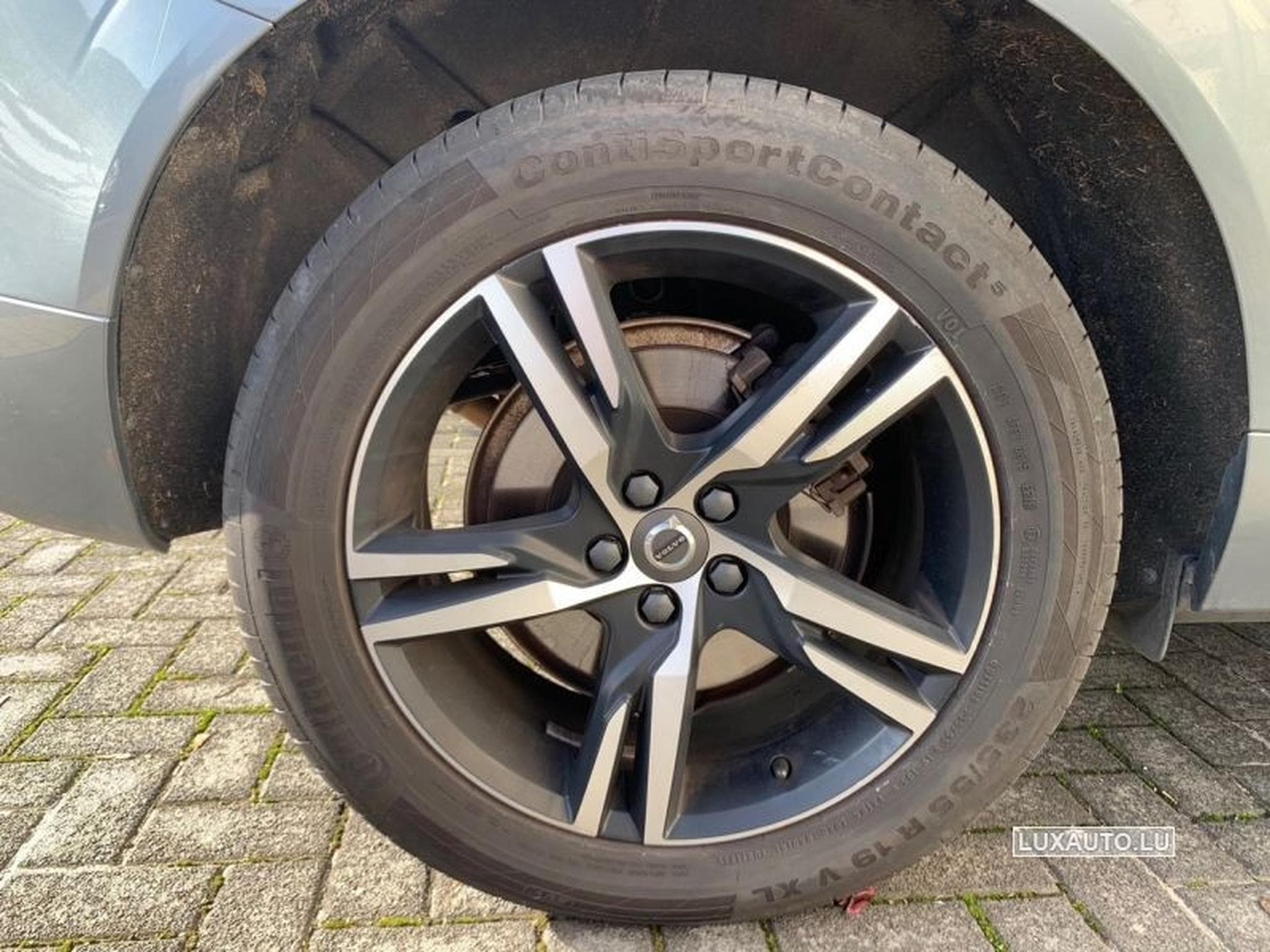 Volvo XC60 2.0 T8 Twin Engine R-Design eAWD Geartronic (2018) - Photo 8