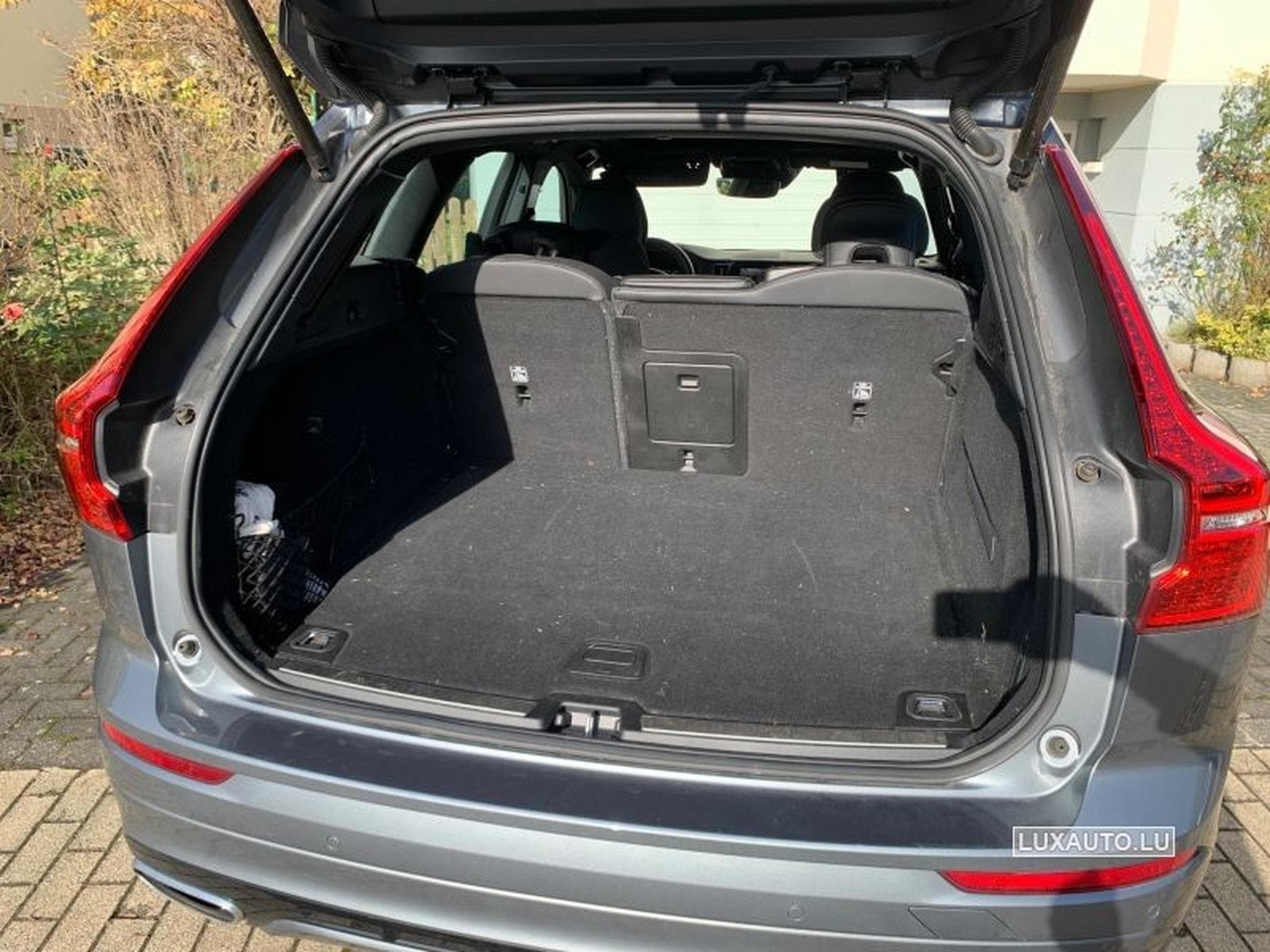 Volvo XC60 2.0 T8 Twin Engine R-Design eAWD Geartronic (2018) - Photo 9