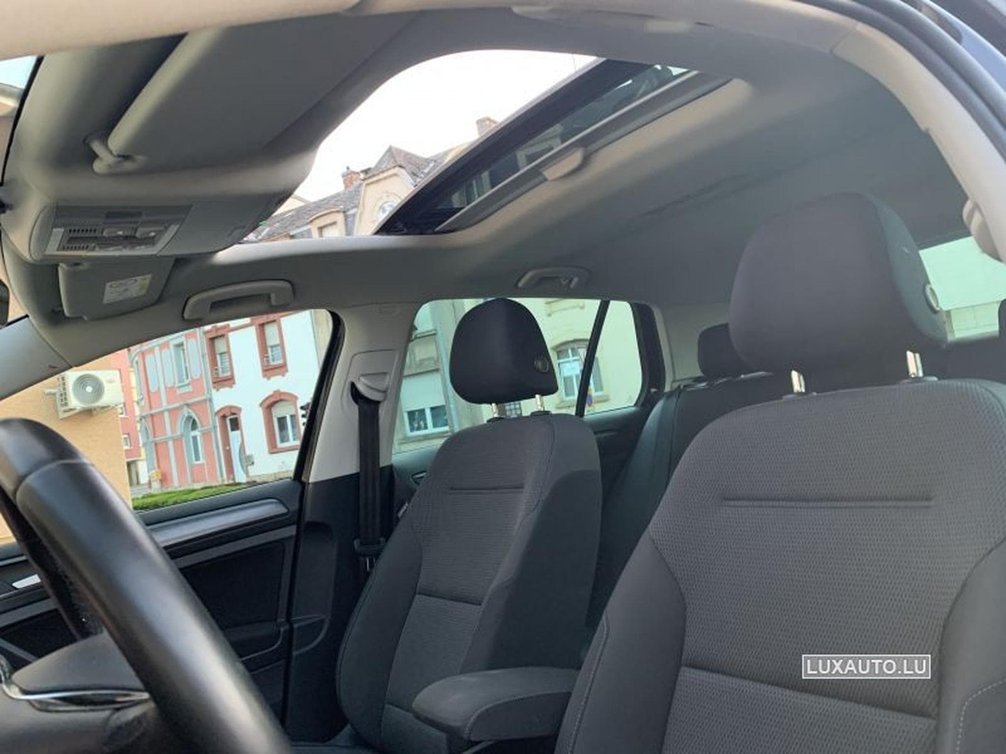 VW Golf 1.6 Tdi 115 DSG (2019) - Photo 9