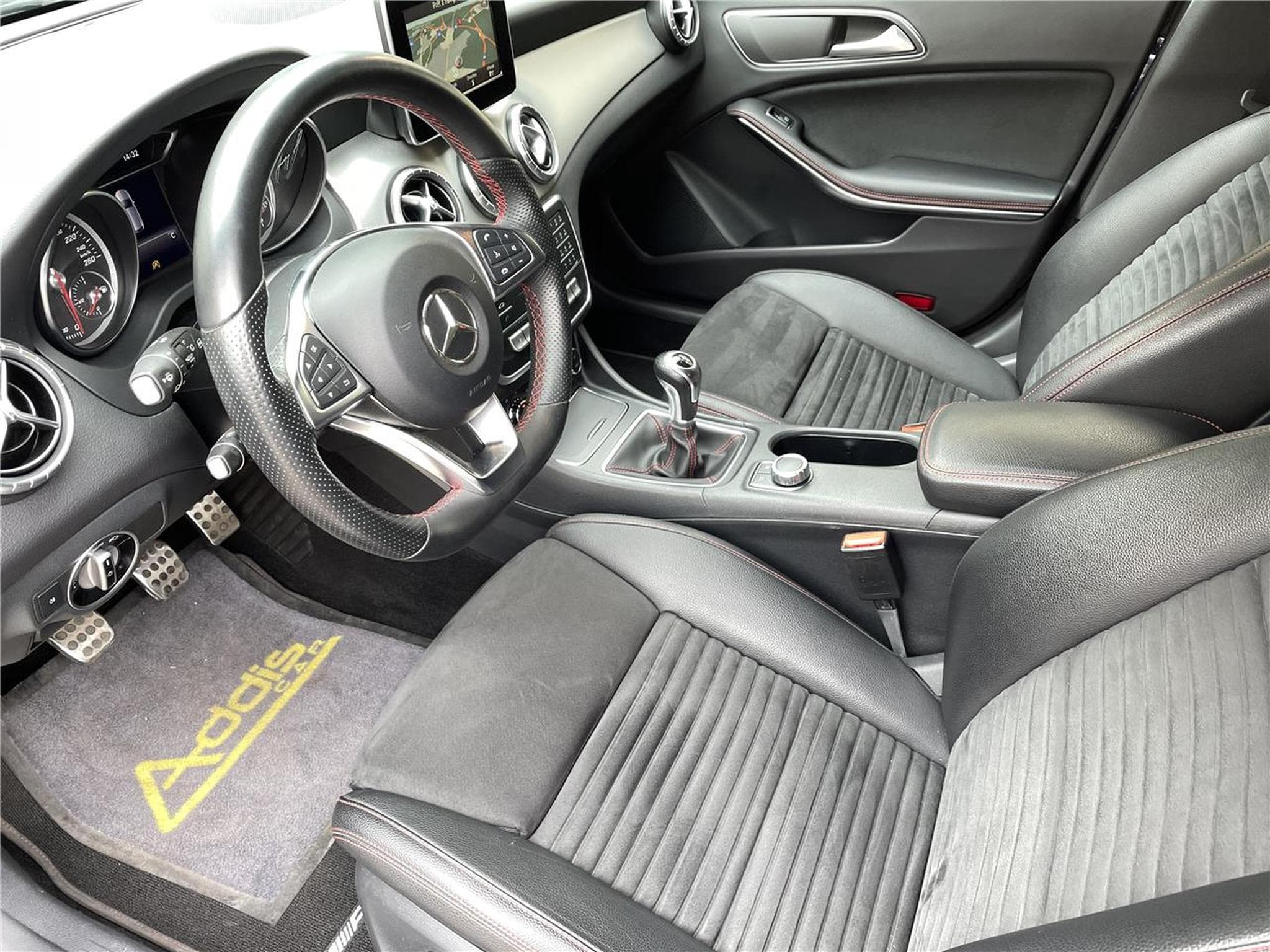 Mercedes CLA 180 122 CV SHOOTING BRAKE AMG GPS CLA (2016) - Photo 10