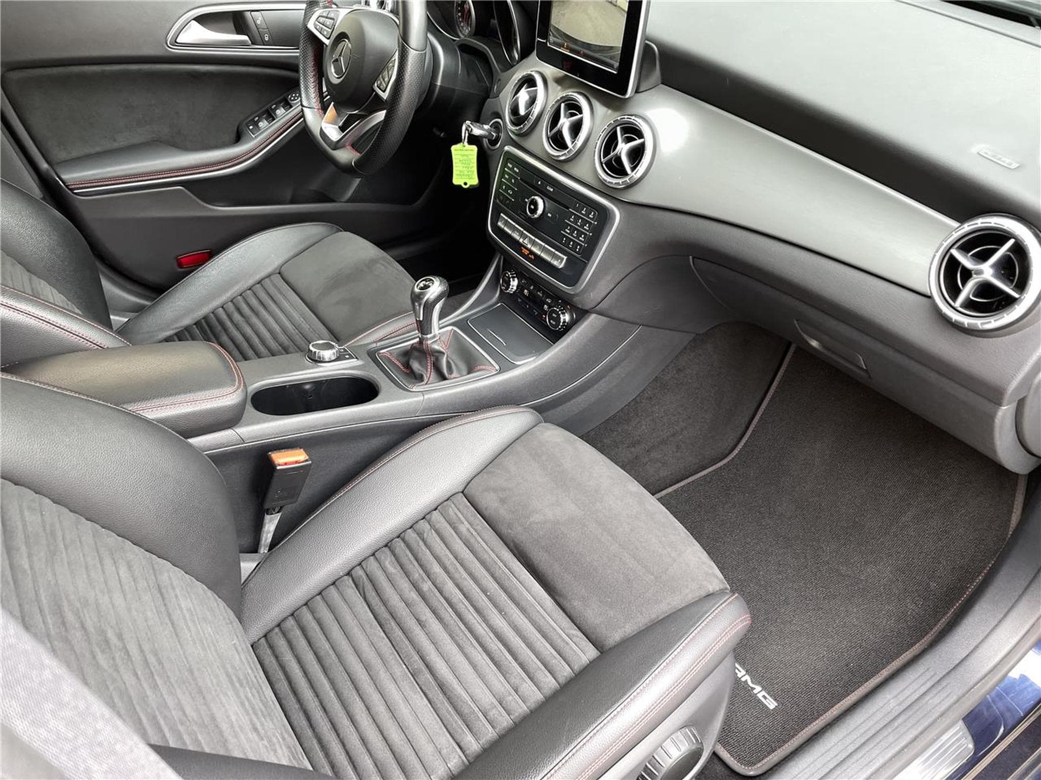 Mercedes CLA 180 122 CV SHOOTING BRAKE AMG GPS CLA (2016) - Photo 11