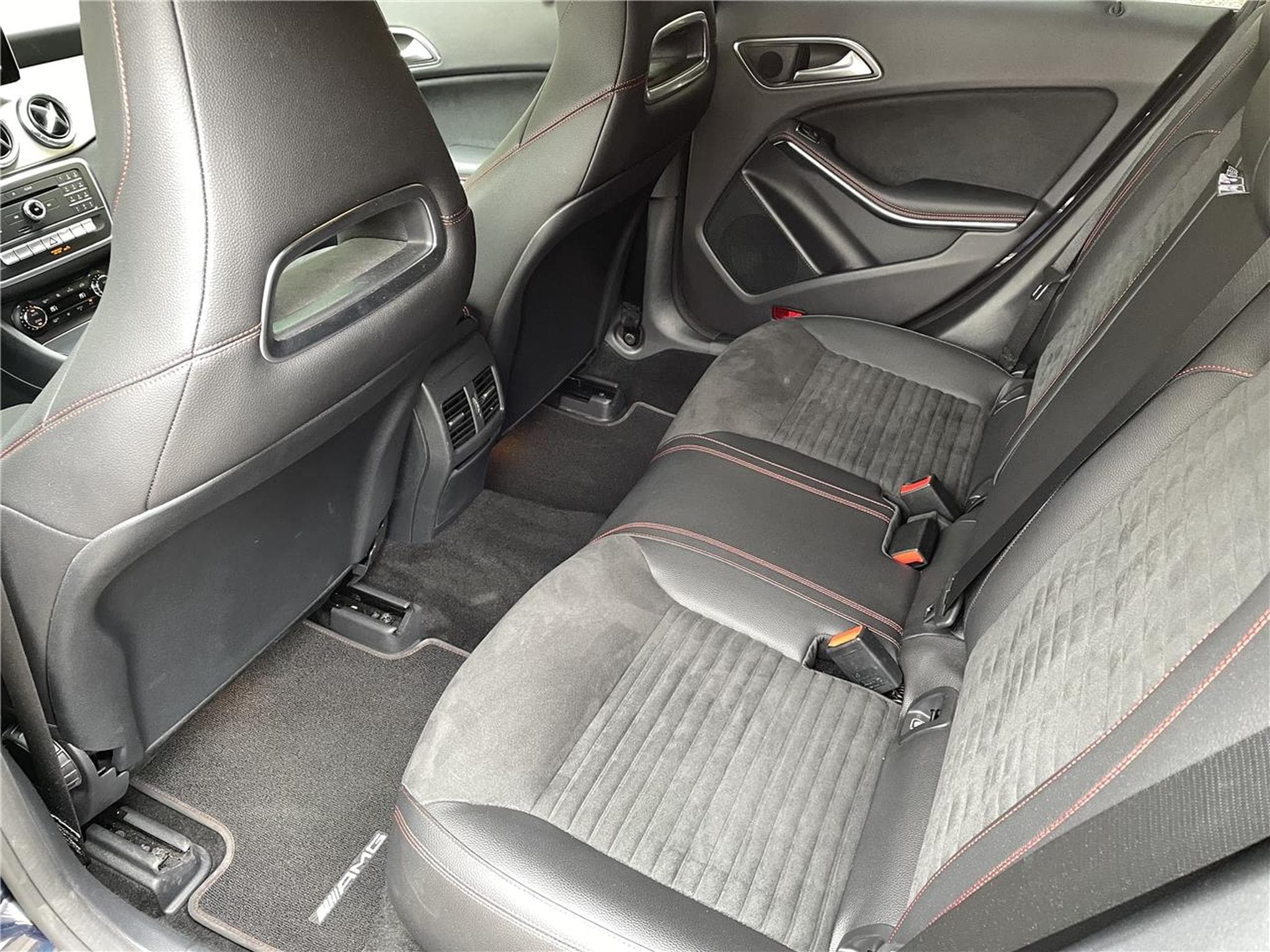 Mercedes CLA 180 122 CV SHOOTING BRAKE AMG GPS CLA (2016) - Photo 12