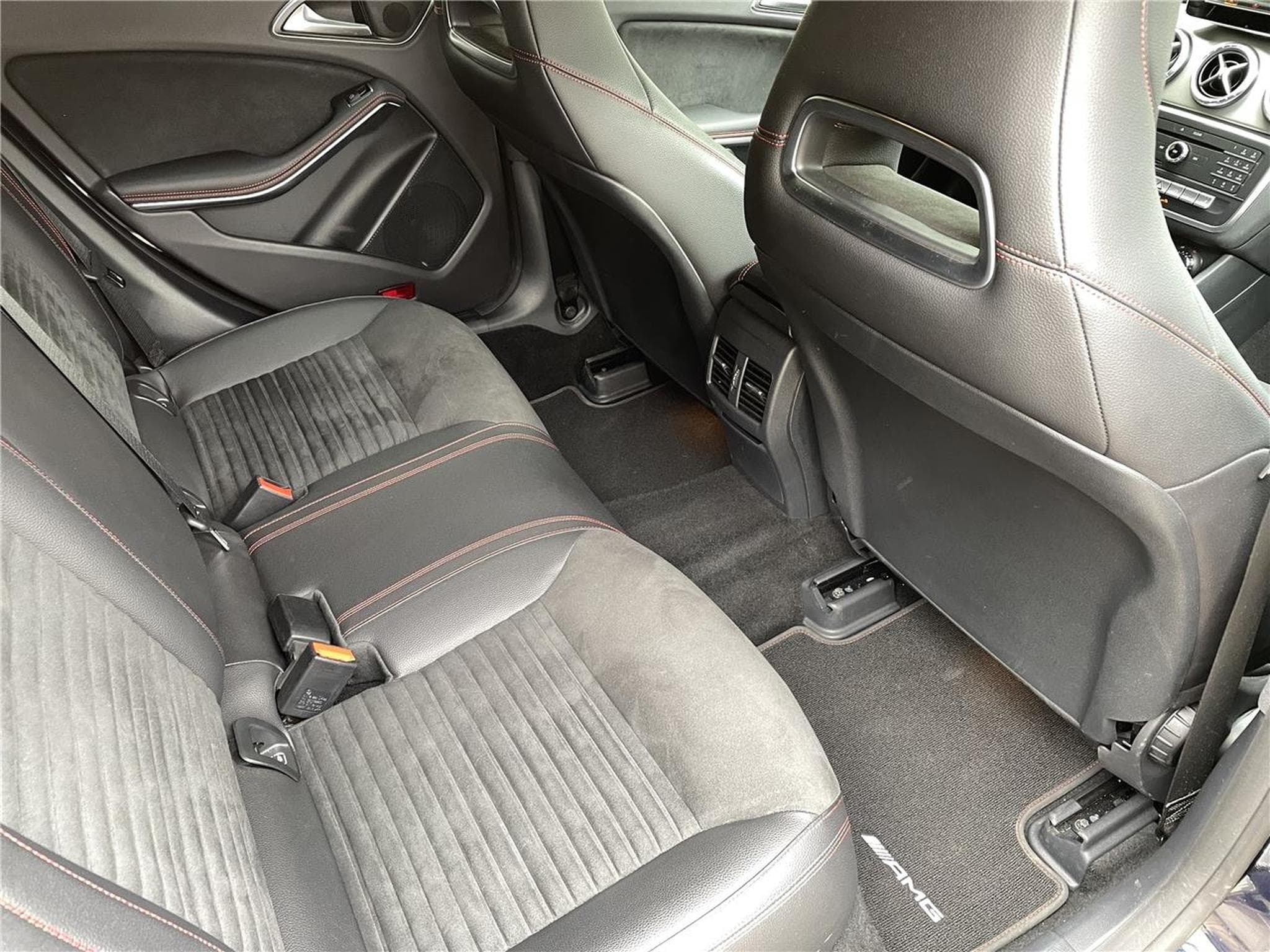 Mercedes CLA 180 122 CV SHOOTING BRAKE AMG GPS CLA (2016) - Photo 13