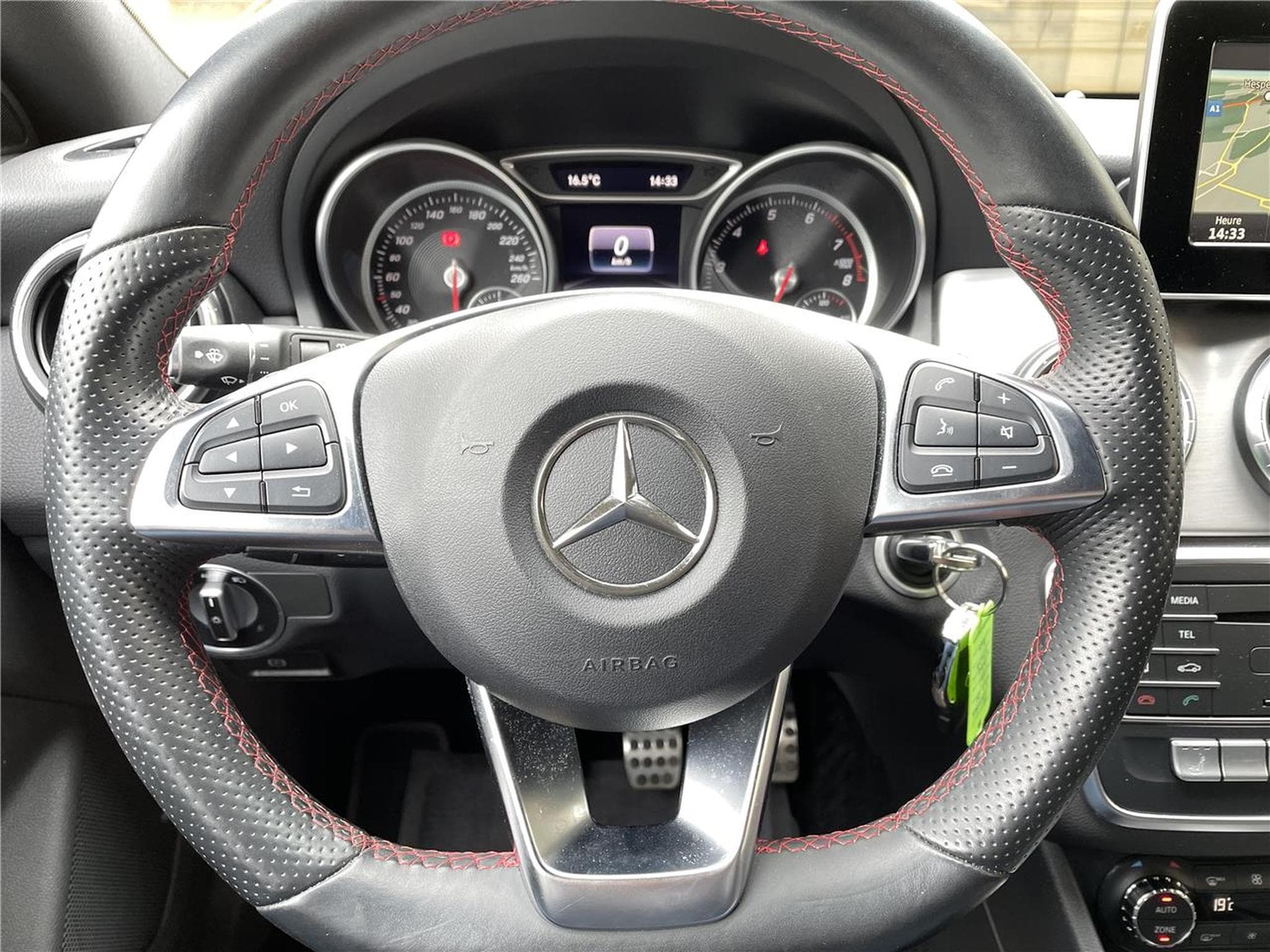 Mercedes CLA 180 122 CV SHOOTING BRAKE AMG GPS CLA (2016) - Photo 9