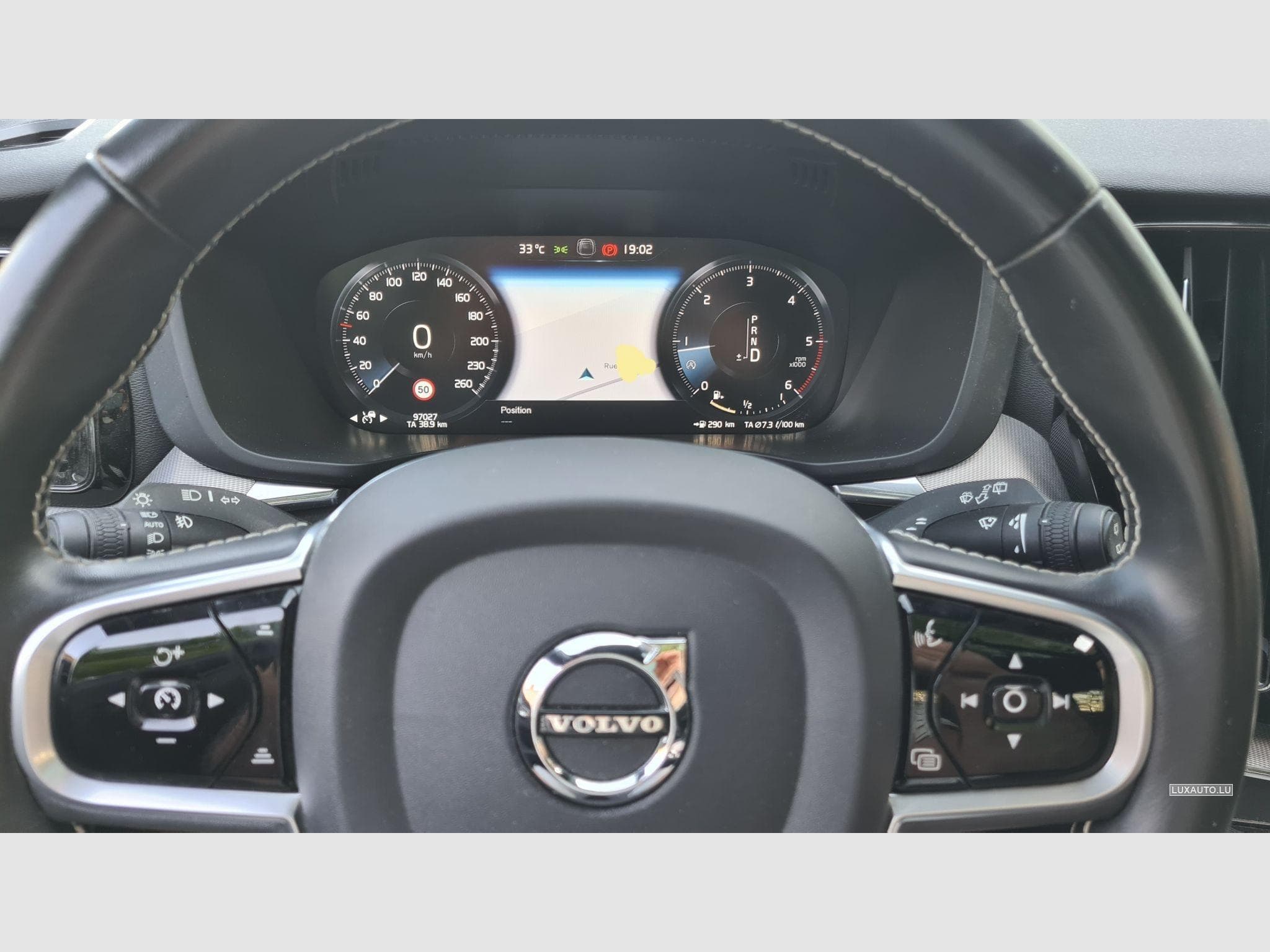 Volvo XC60 2.0 D4 190 R-Design Geartronic (2019) - Photo 5