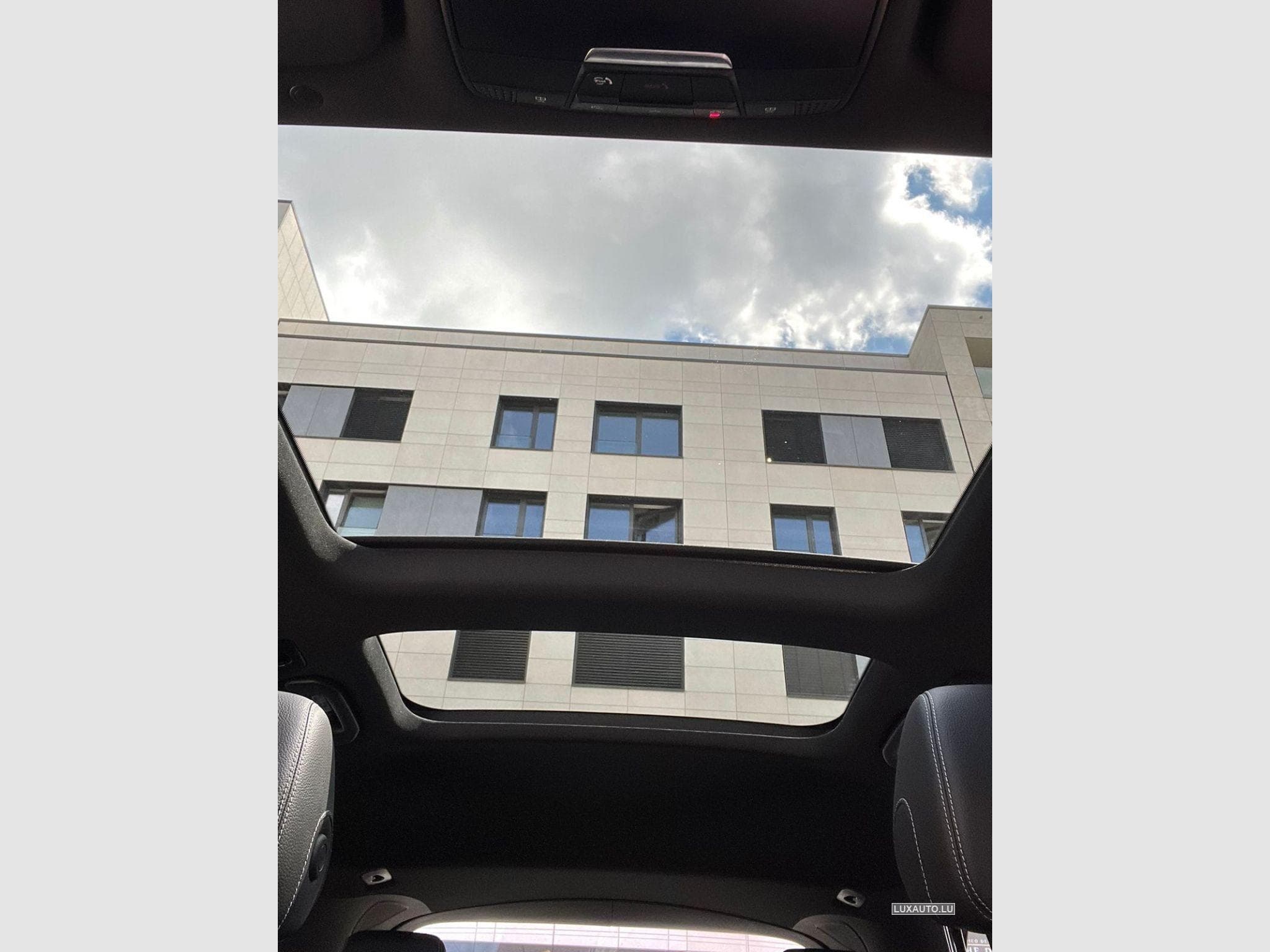 Mercedes GLC 300 300e AMG Line 4Matic 9G-Tronic (2020) - Photo 4