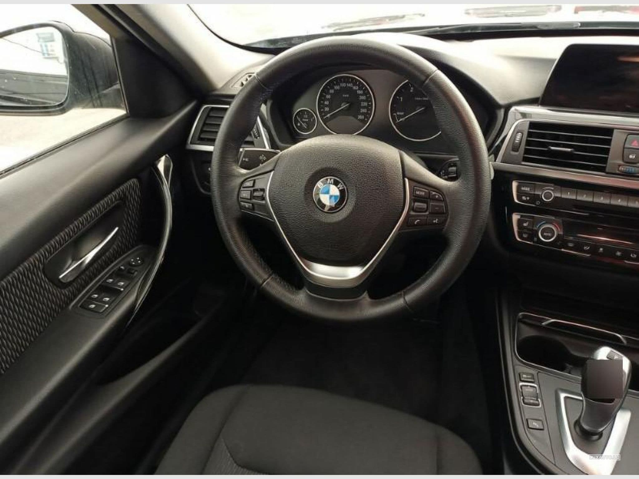 BMW 318 dA 150 Business Design (2018) - Photo 9