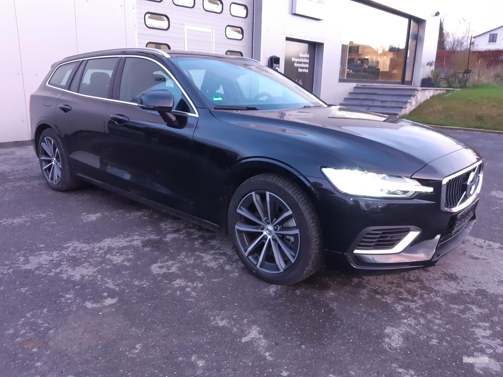 Volvo V60 T6 hybride inscription expression (2022) - Photo 1