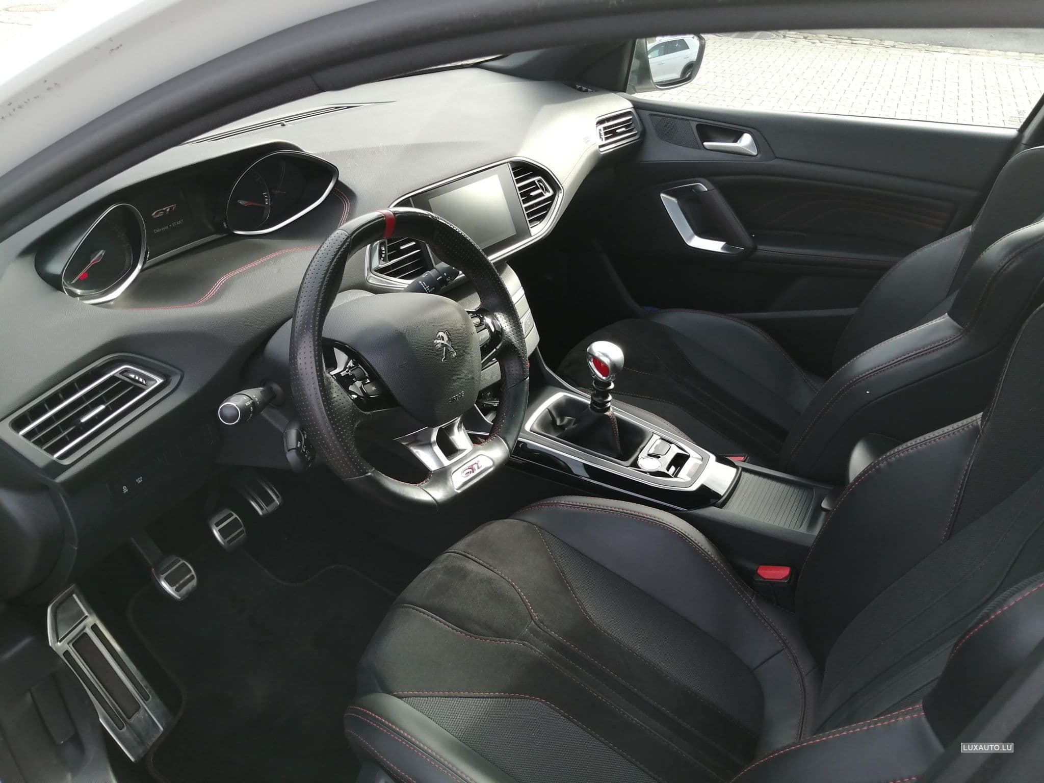 Peugeot 308 GTI 272CV (2016) - Photo 3